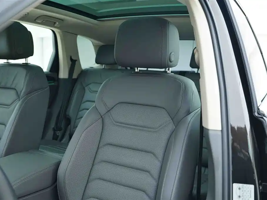 Volkswagen Touareg 2021 3.0TSI R-Line Classic Sport Package фото 17