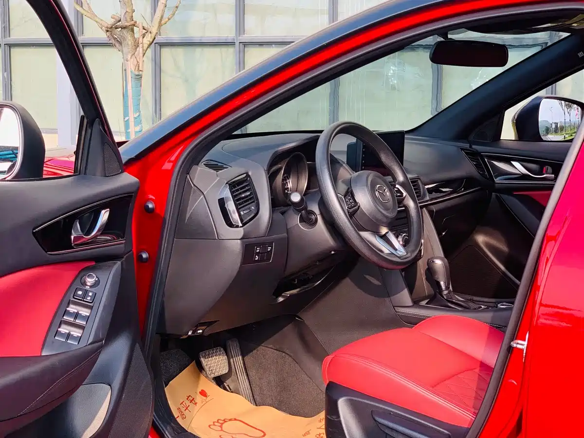 Photo 11 - Mazda CX-4