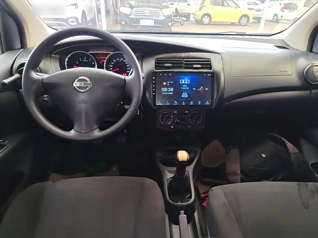 Nissan Livina 2015 2015 1.6XE Manual Comfort Edition