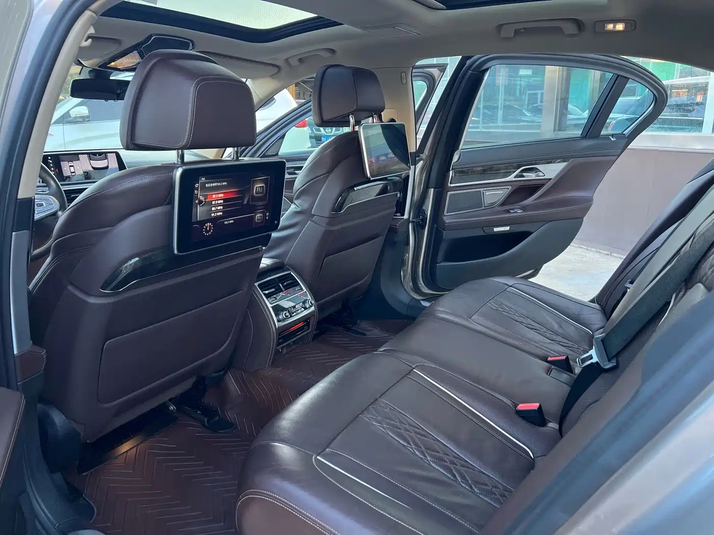 Photo 9 - BMW 7 Series
