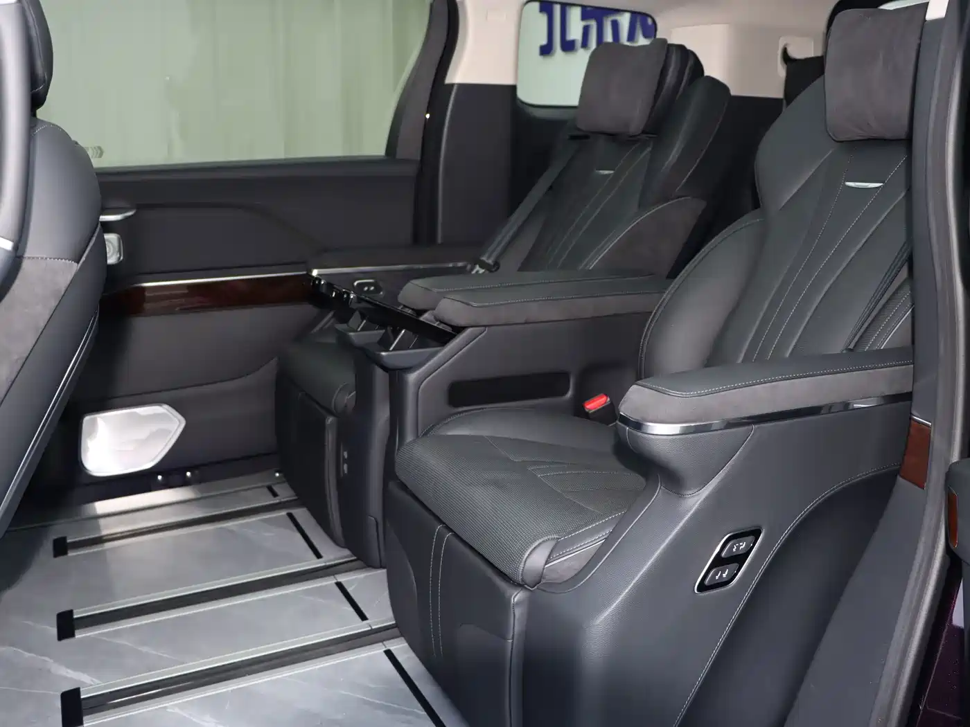 Hongqi HQ9 PHEV 2024 2024 Model 2.0T AWD Luxury Edition