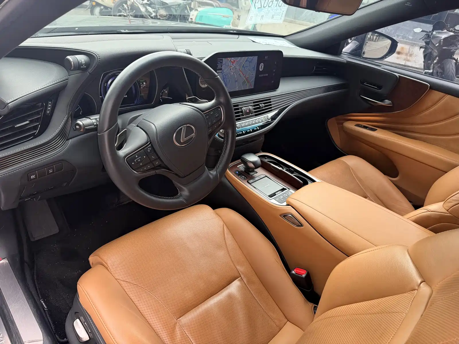 Фото 6 - Lexus LS