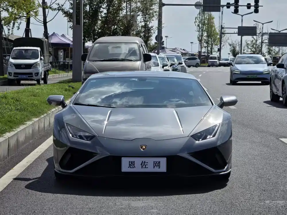 LAMBORGHINI HURACÁN