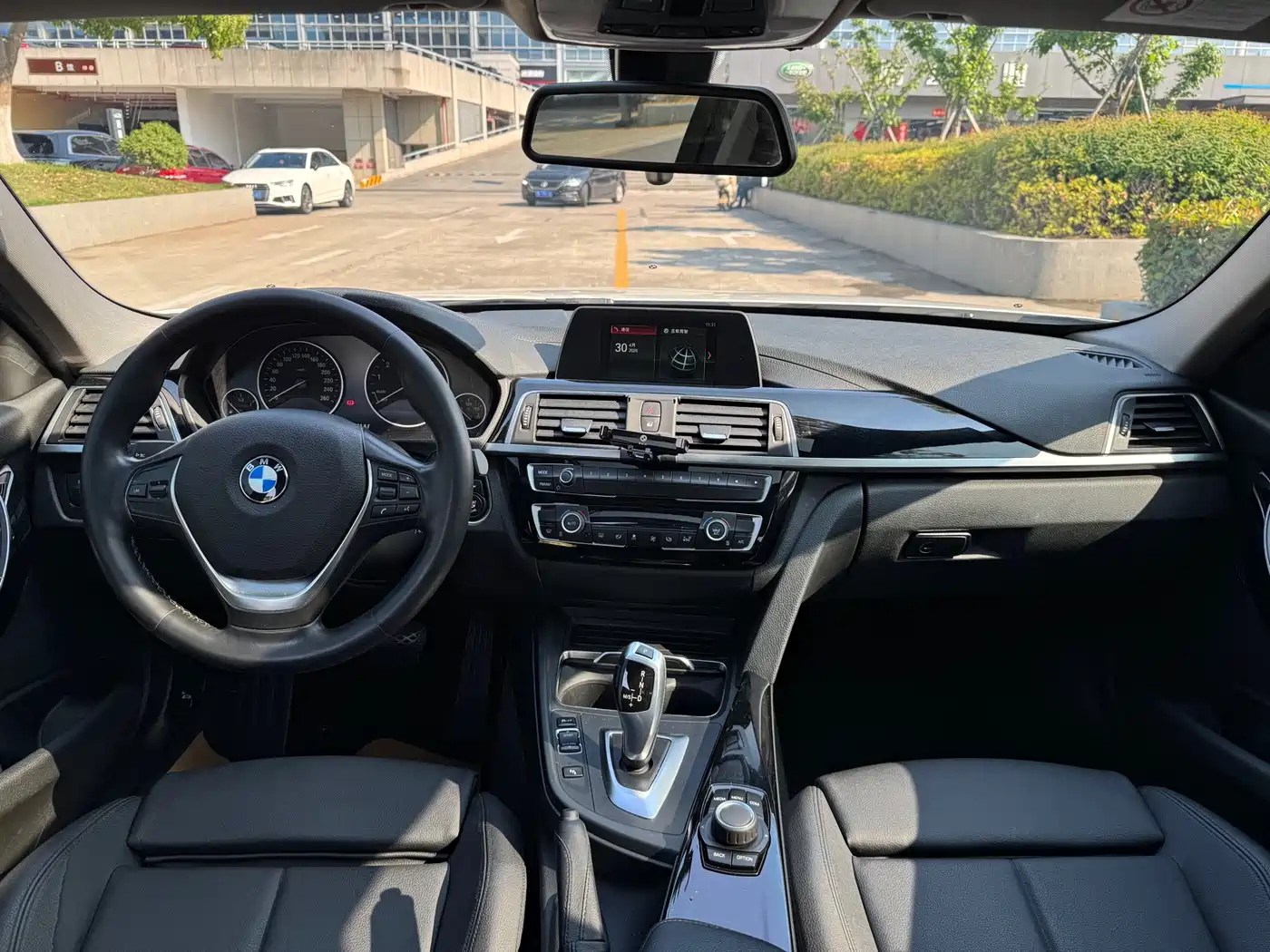 BMW 3 Series 2017 318i Fashion фото 7