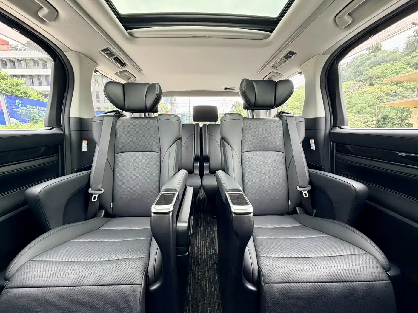 Toyota Alphard 2018 Facelift 3.5L Luxury Edition фото 5