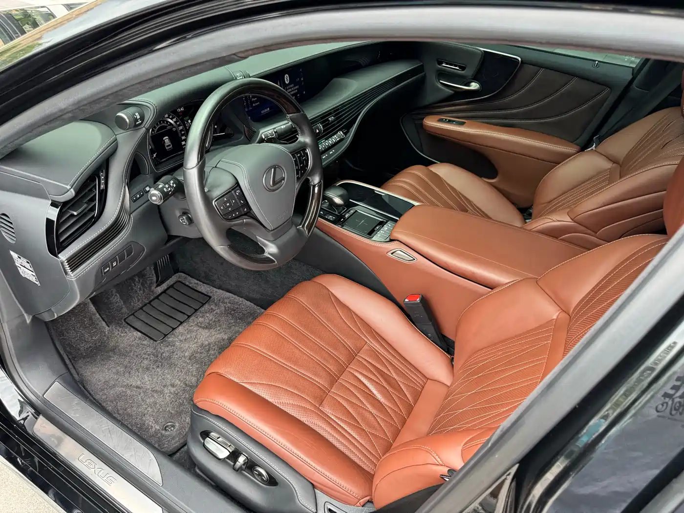 Lexus LS 2018 500h Executive Edition China V фото 10