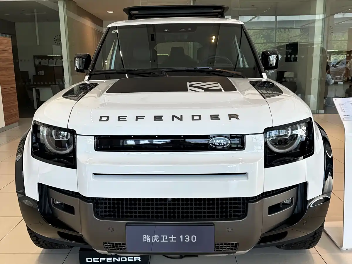 Land Rover Defender 2026 Model 130 3.0T P400 Expedition Special Edition фото 2