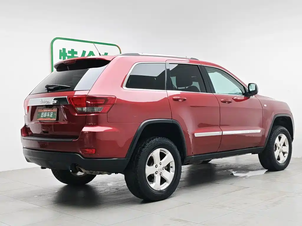 Photo 2 - Jeep Grand Cherokee (Import)