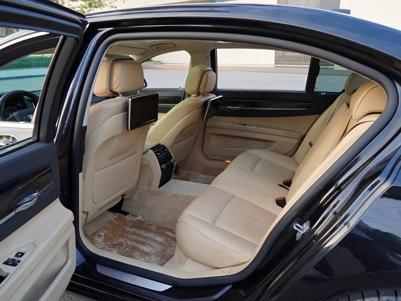 BMW 7 Series 2013 Model 730Li Leading фото 6