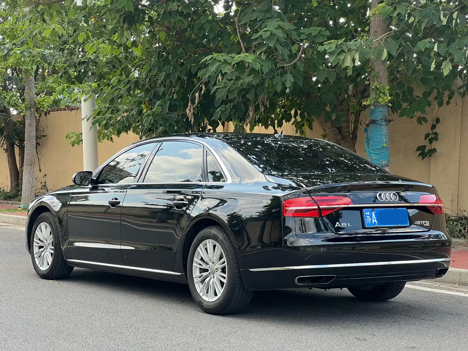 Фото 5 - Audi A8