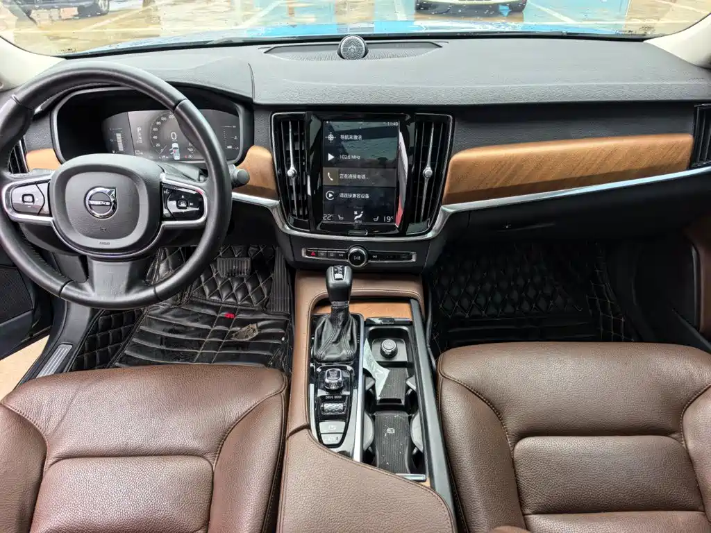 Photo 9 - Volvo S90