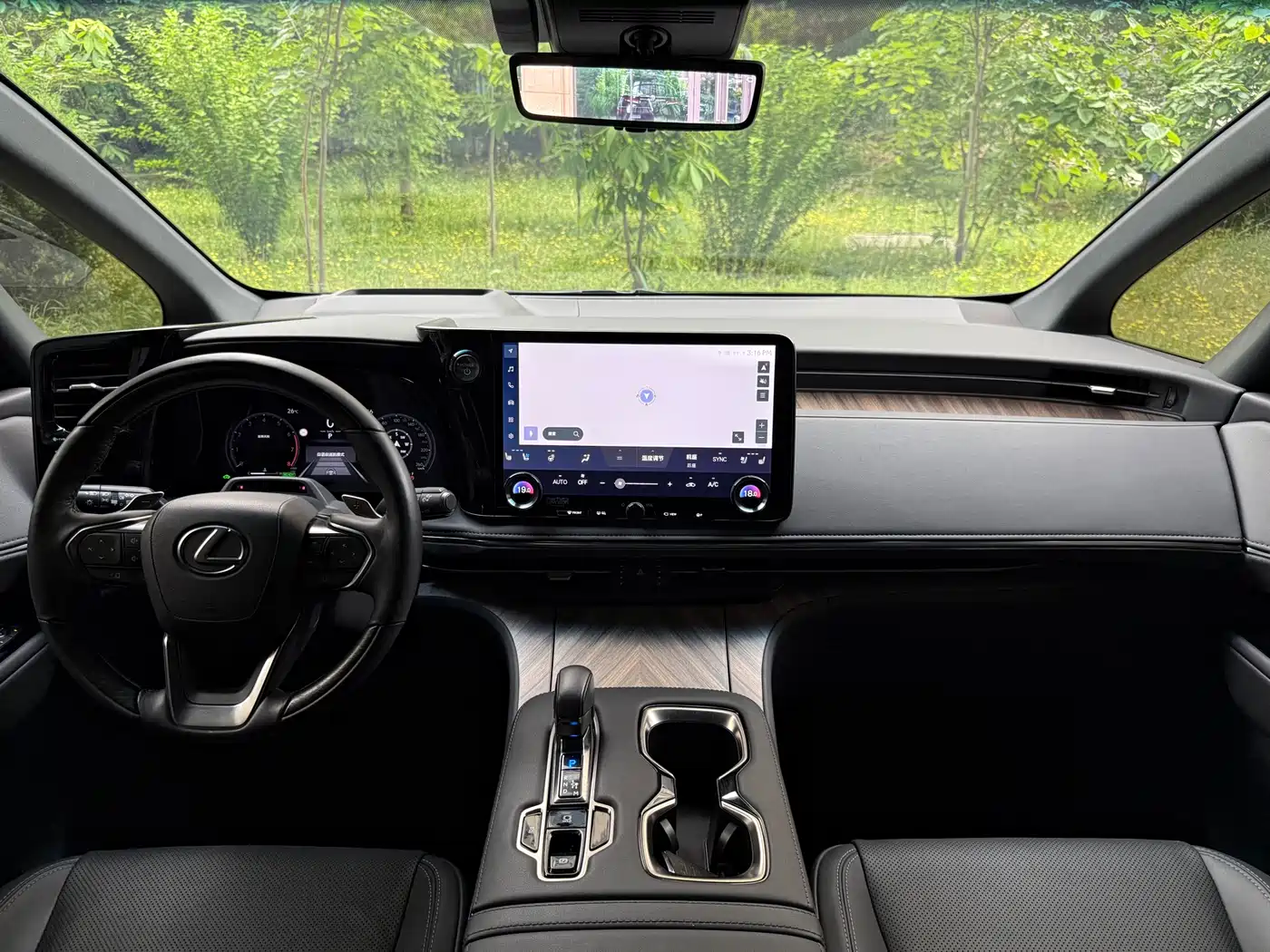 Lexus LM 2023 500h 6-Seater Prestige Edition фото 11