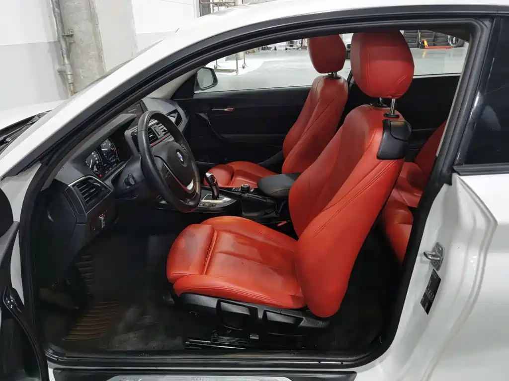 Photo 10 - BMW 2 Series (Import)