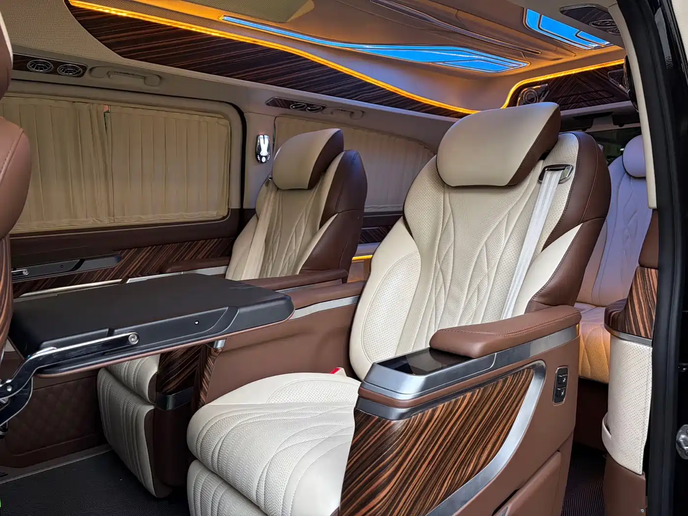 Mercedes-Benz V-Class 2022 V 260 L Long Wheelbase Luxury Edition фото 14