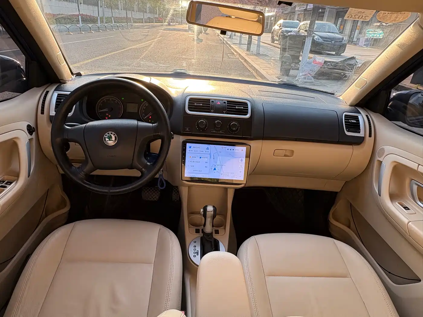 Škoda Fabia 2011 1.6L Automatic Crystal Edition фото 5