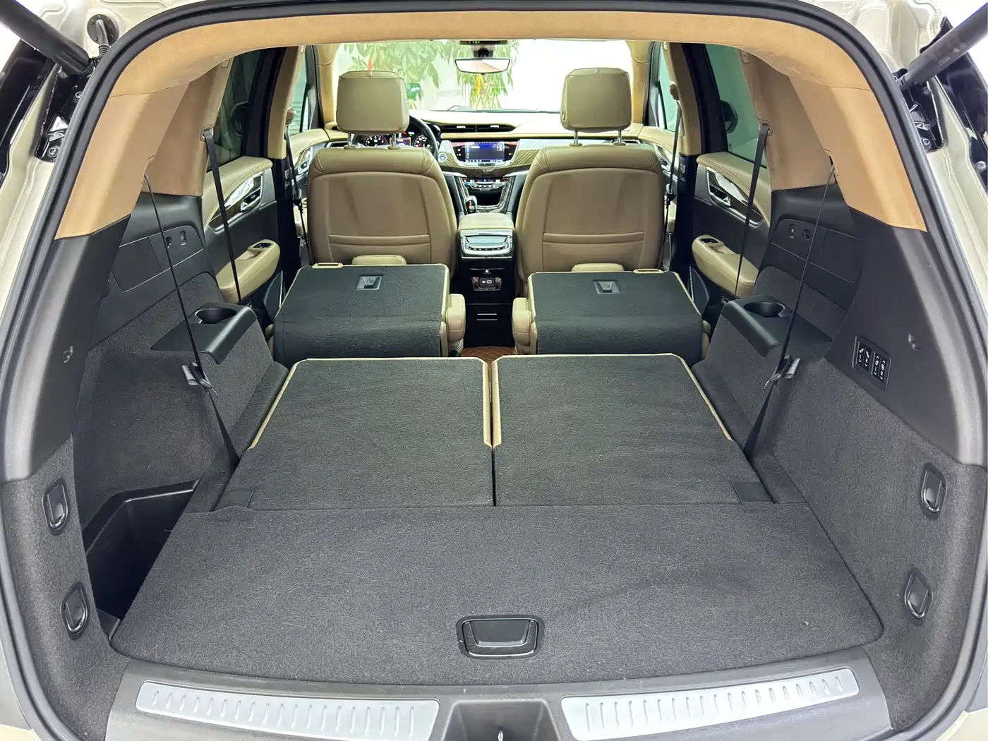 Photo 18 - Cadillac XT6
