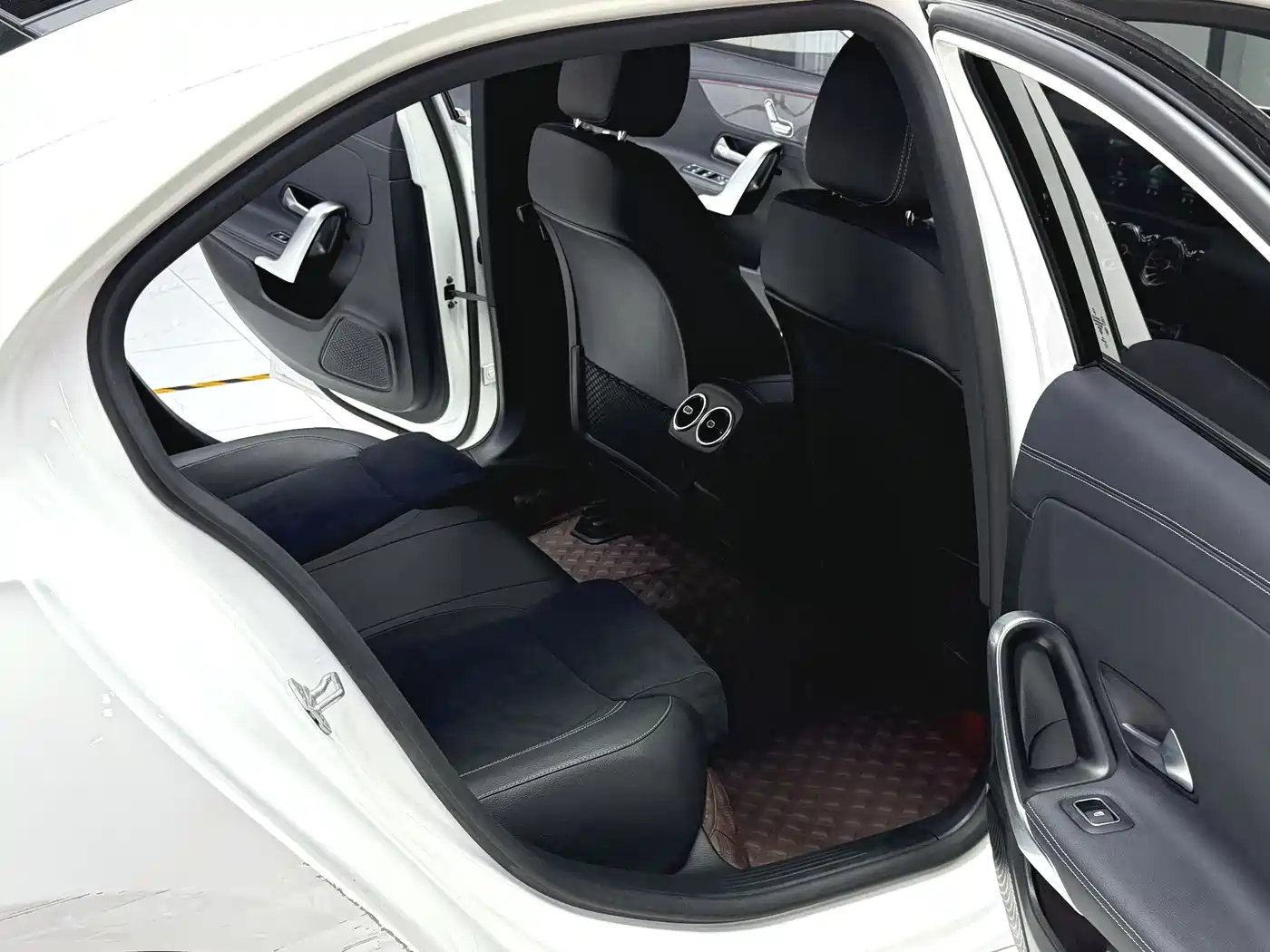 Mercedes-Benz A-Class 2021 A 200 L Sport Sedan Fashion Edition фото 15