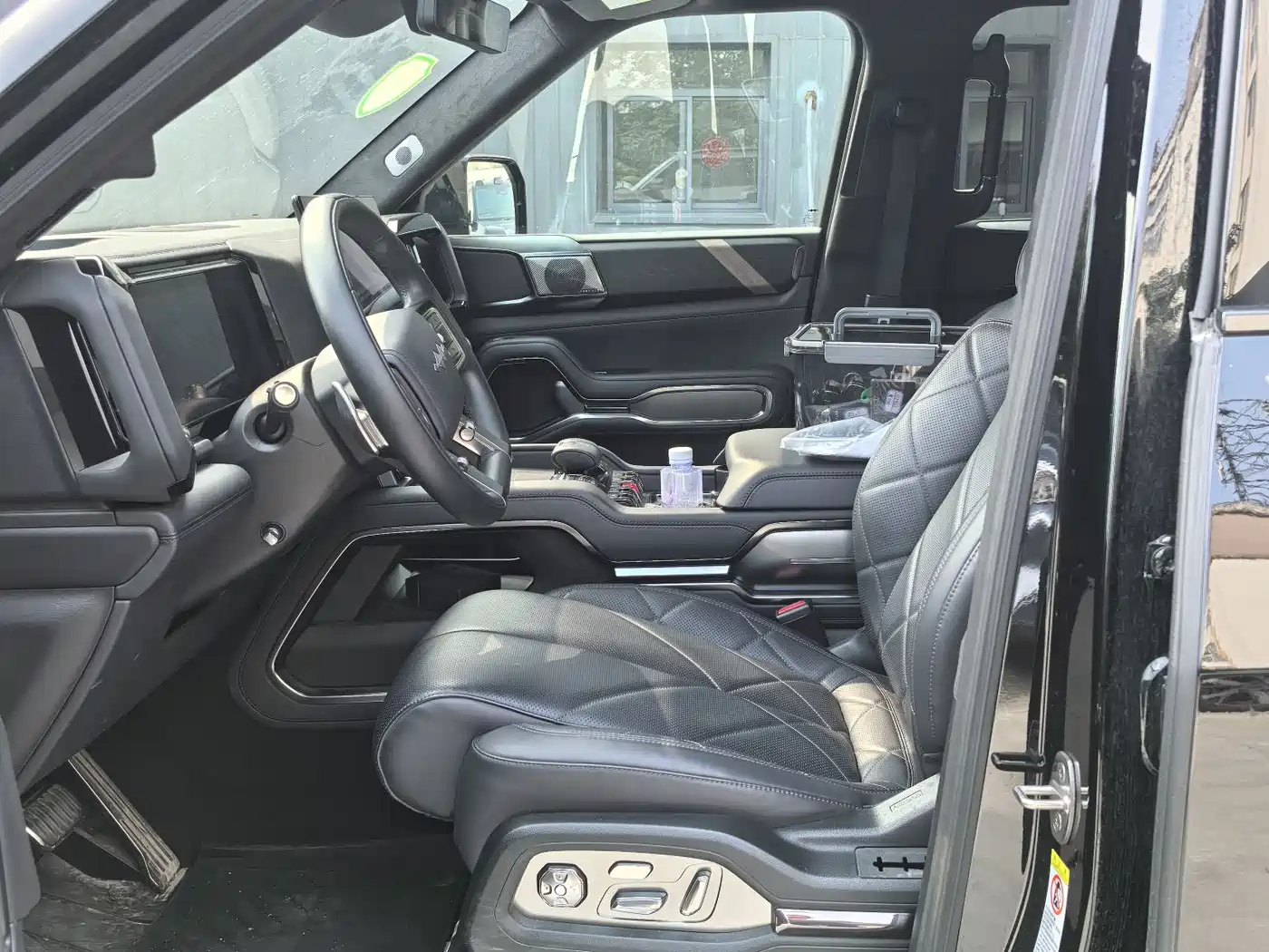Fang Cheng Bao Leopard 8 2025 2025 Zhiyong Flagship 7-Seater