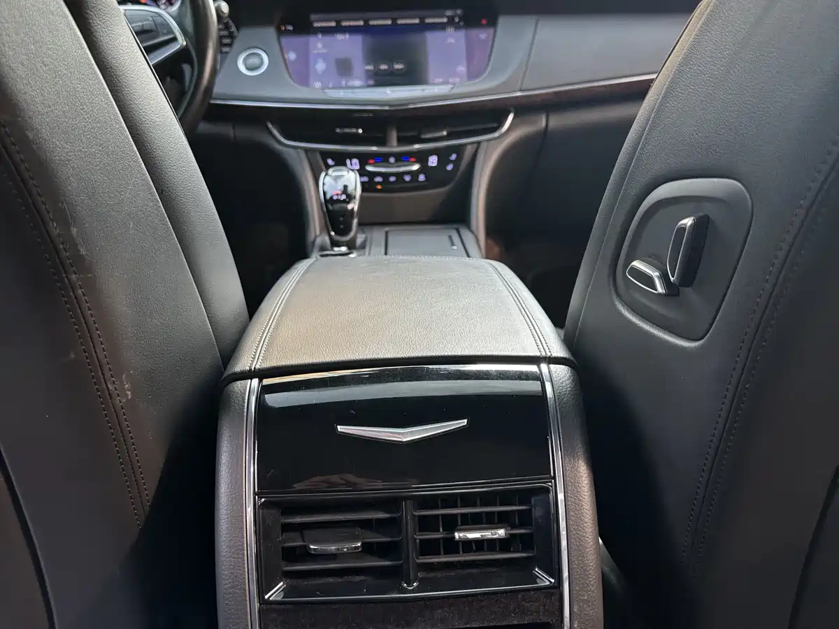 CADILLAC CT6