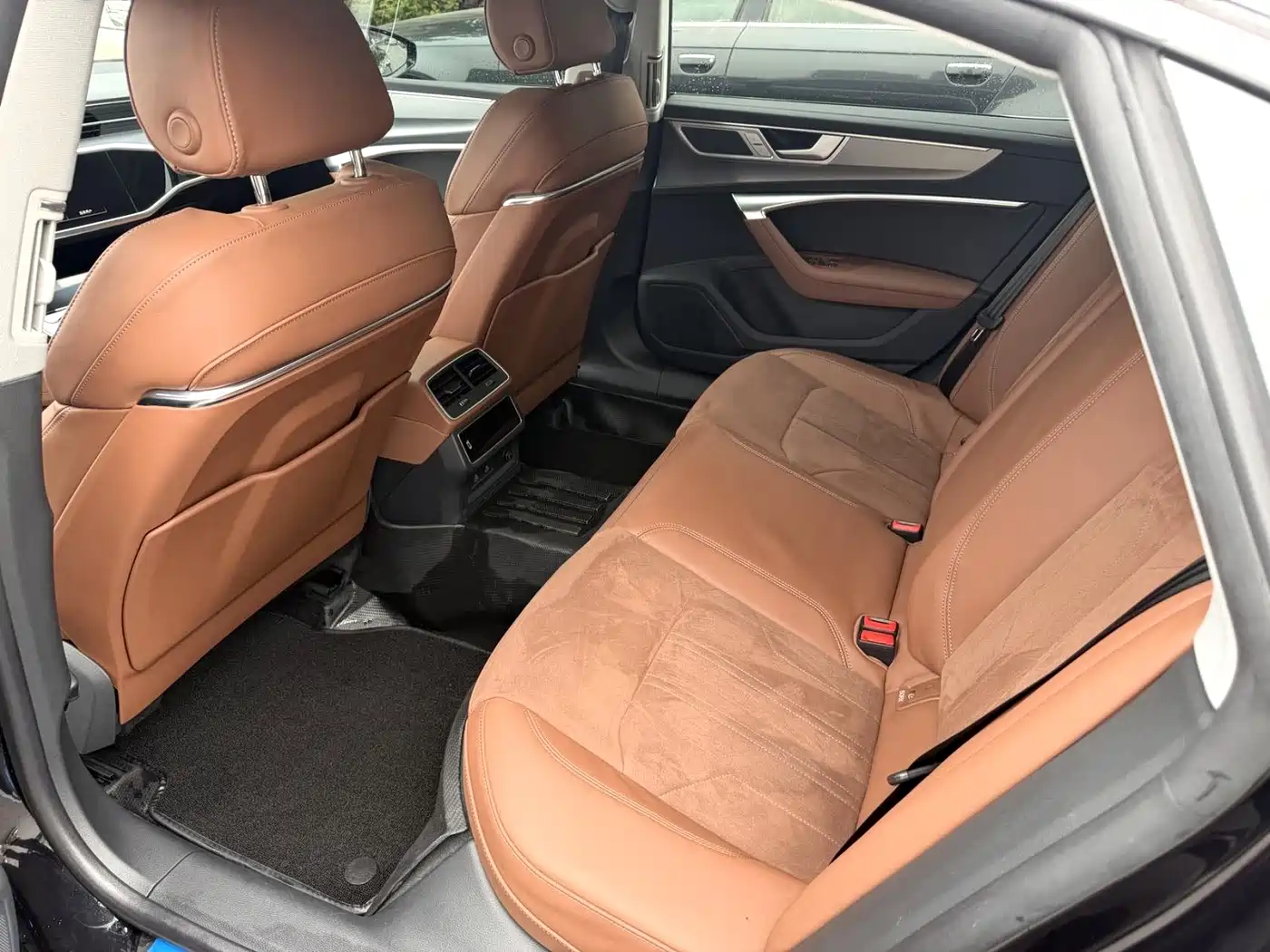 Audi A7L 2024 45 TFSI Luxury фото 8