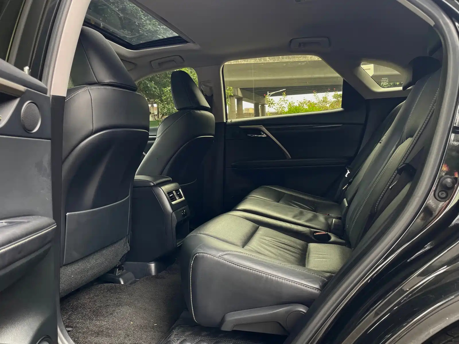 Фото 25 - Lexus RX