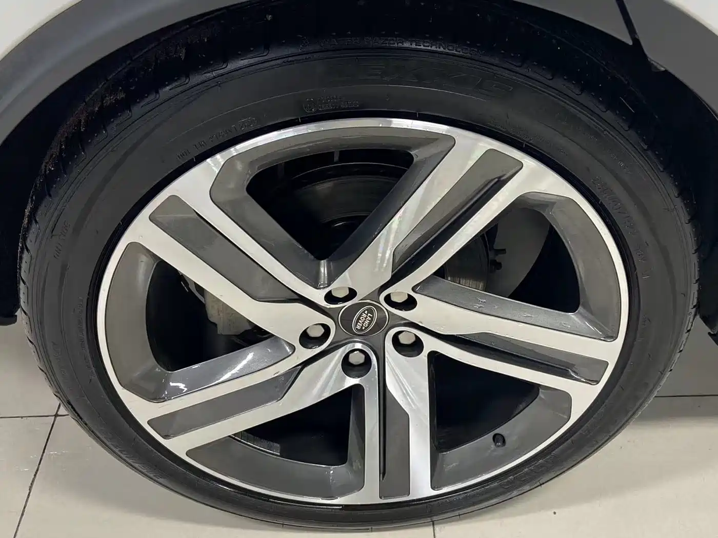 Land Rover Discovery 2018 2.0T SE фото 19