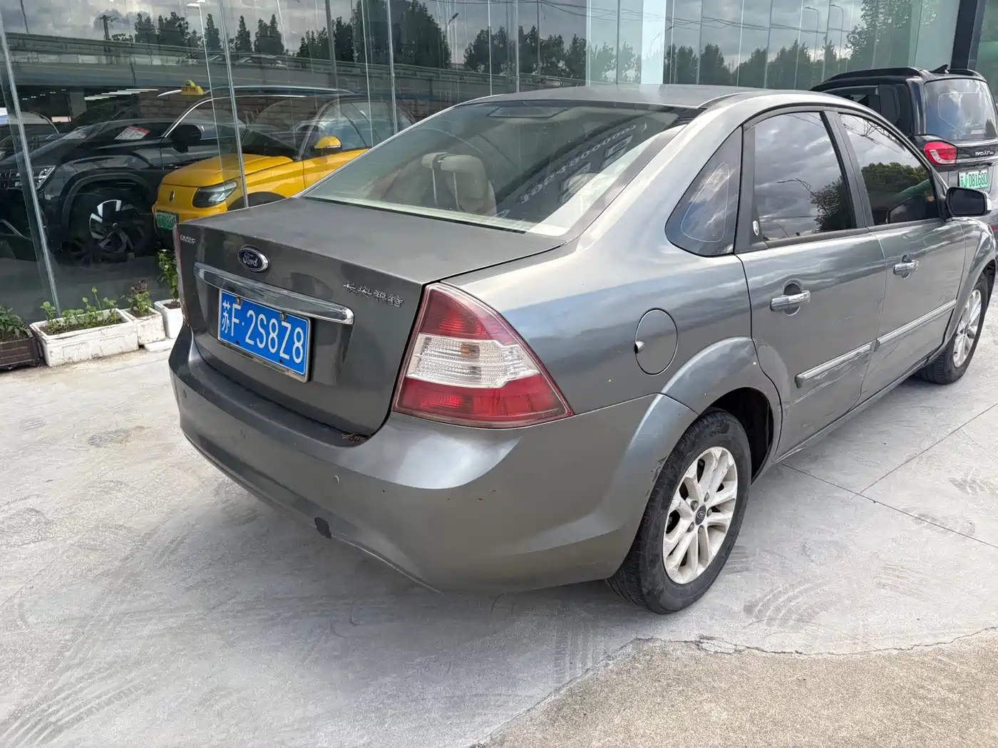 Ford Focus 2011 2011 Sedan 1.8L Automatic Luxury