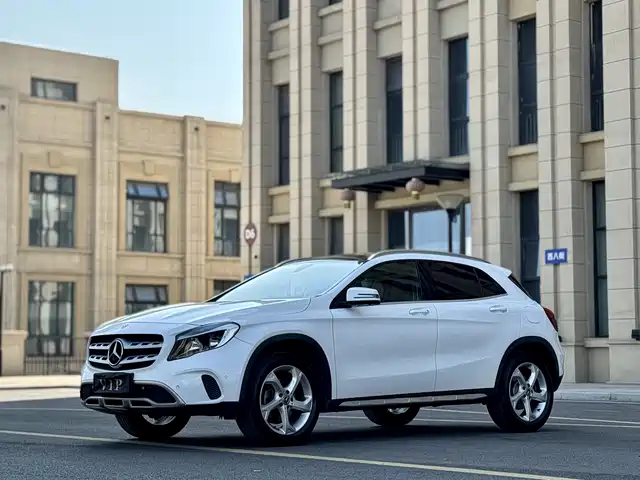 MERCEDES-BENZ GLA