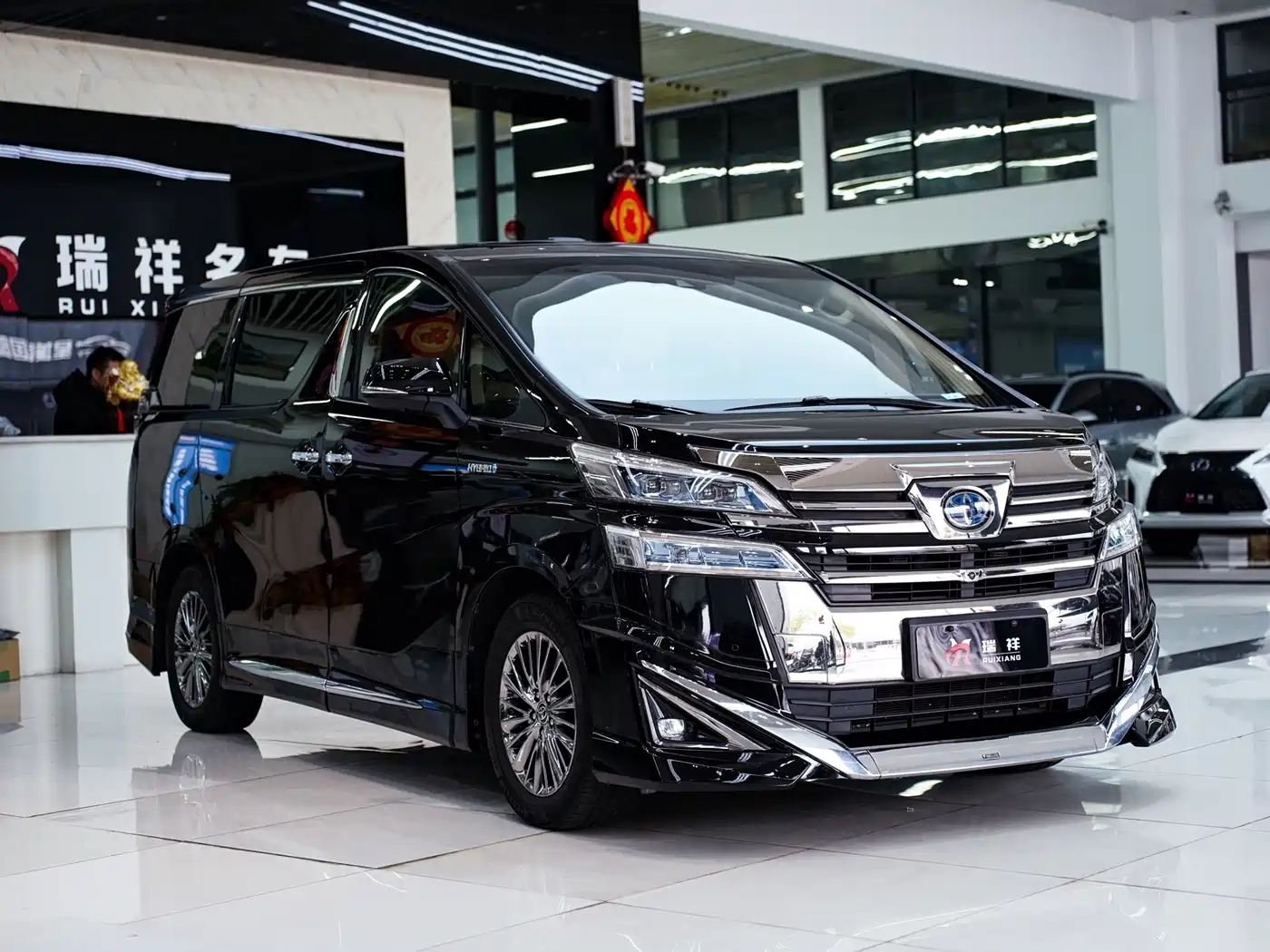 Toyota Vellfire 2019 Hybrid 2.5L HV Premium Edition фото 22