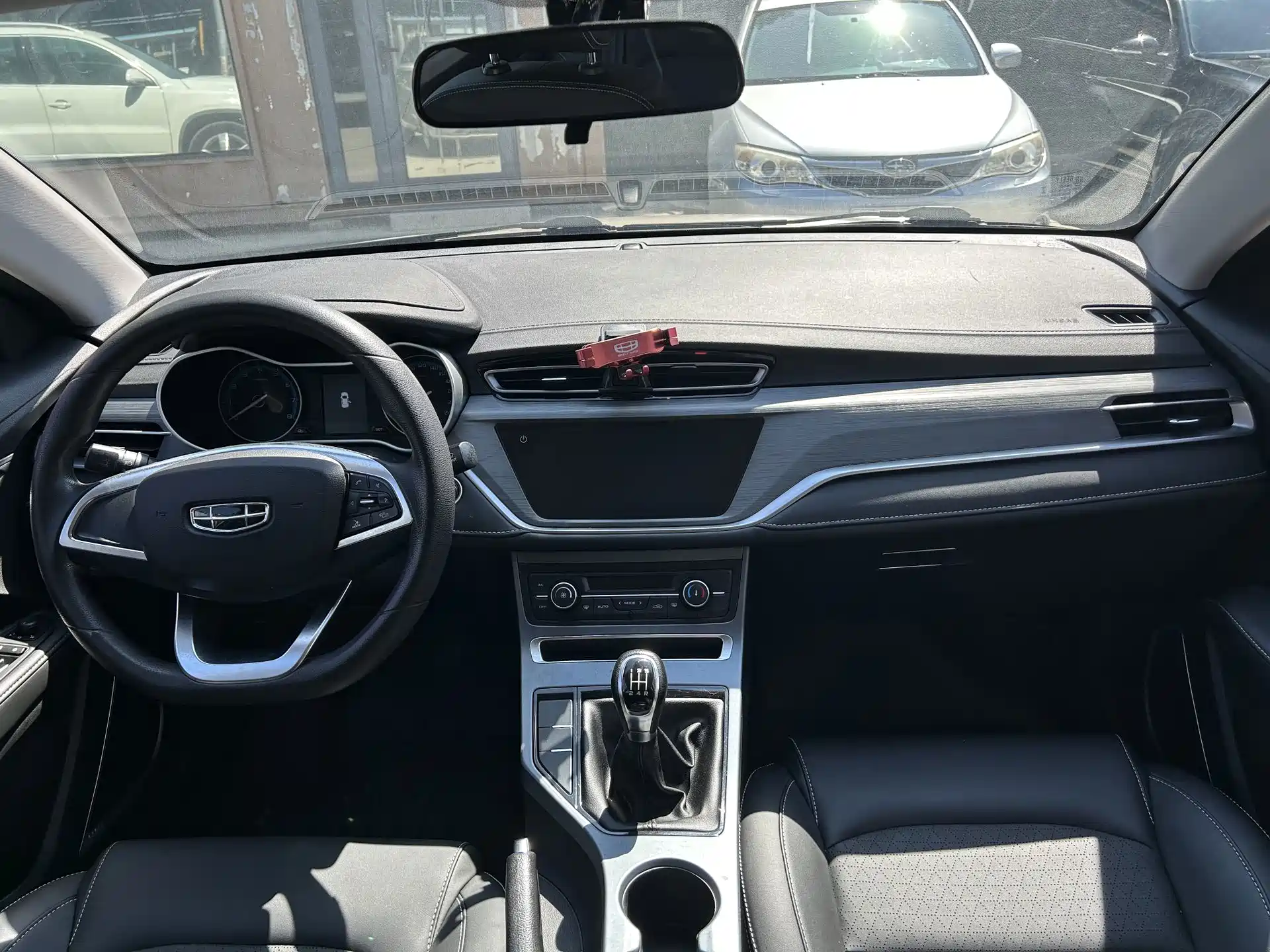 Фото 4 - Geely Emgrand