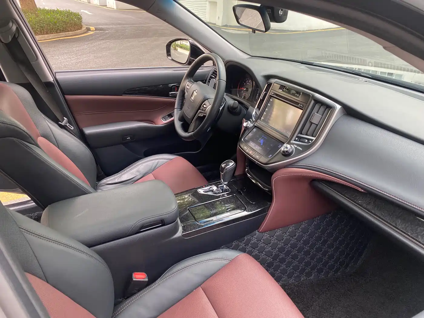 Toyota Crown 2018 2.0T Sport Edition фото 12