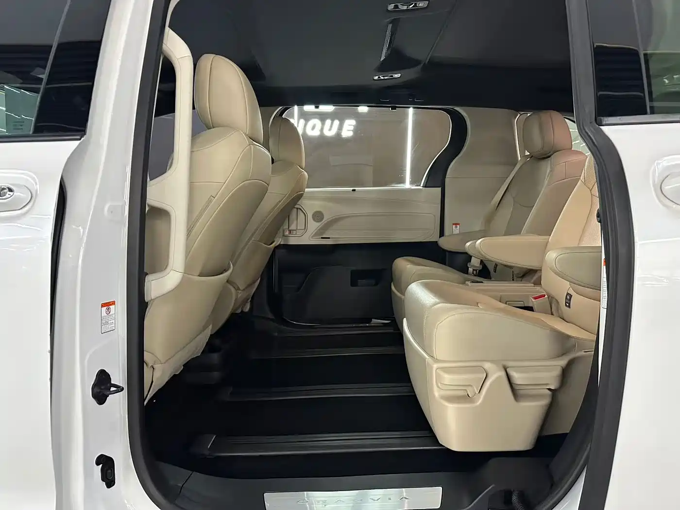 Toyota Granvia 2023 2.5L Hybrid Prestige PLUS Edition фото 5
