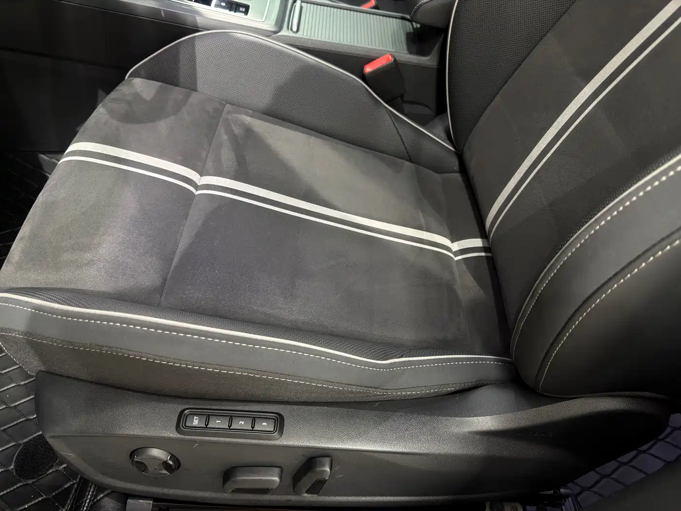 Volkswagen Golf 2023 280TSI DSG R-Line Lite фото 14