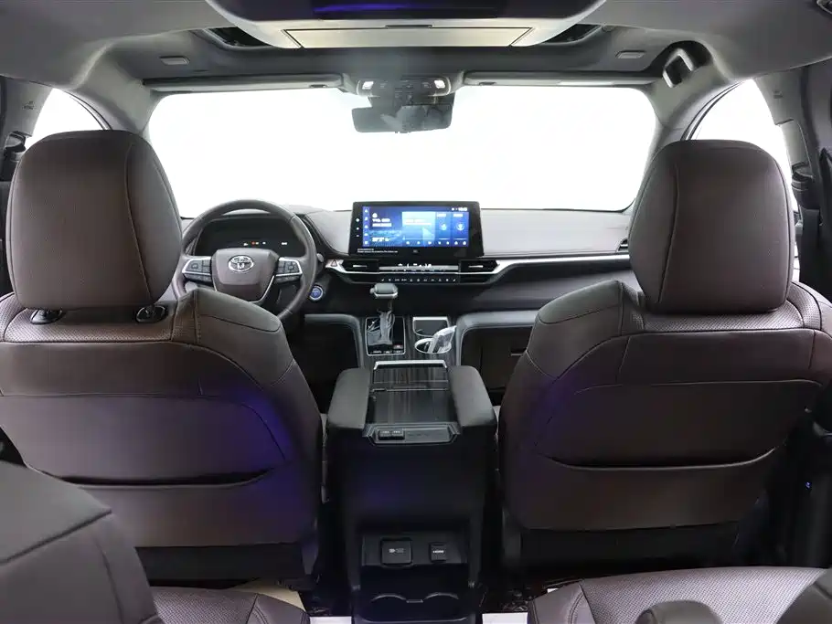Toyota Sienna 2021 2.5L Hybrid Platinum Edition фото 20