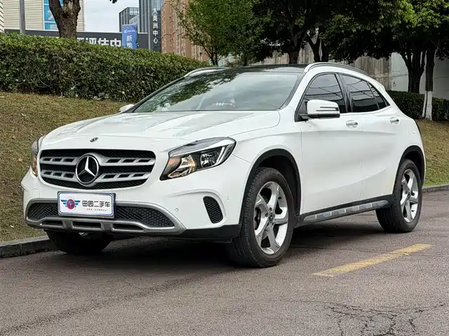 MERCEDES-BENZ GLA