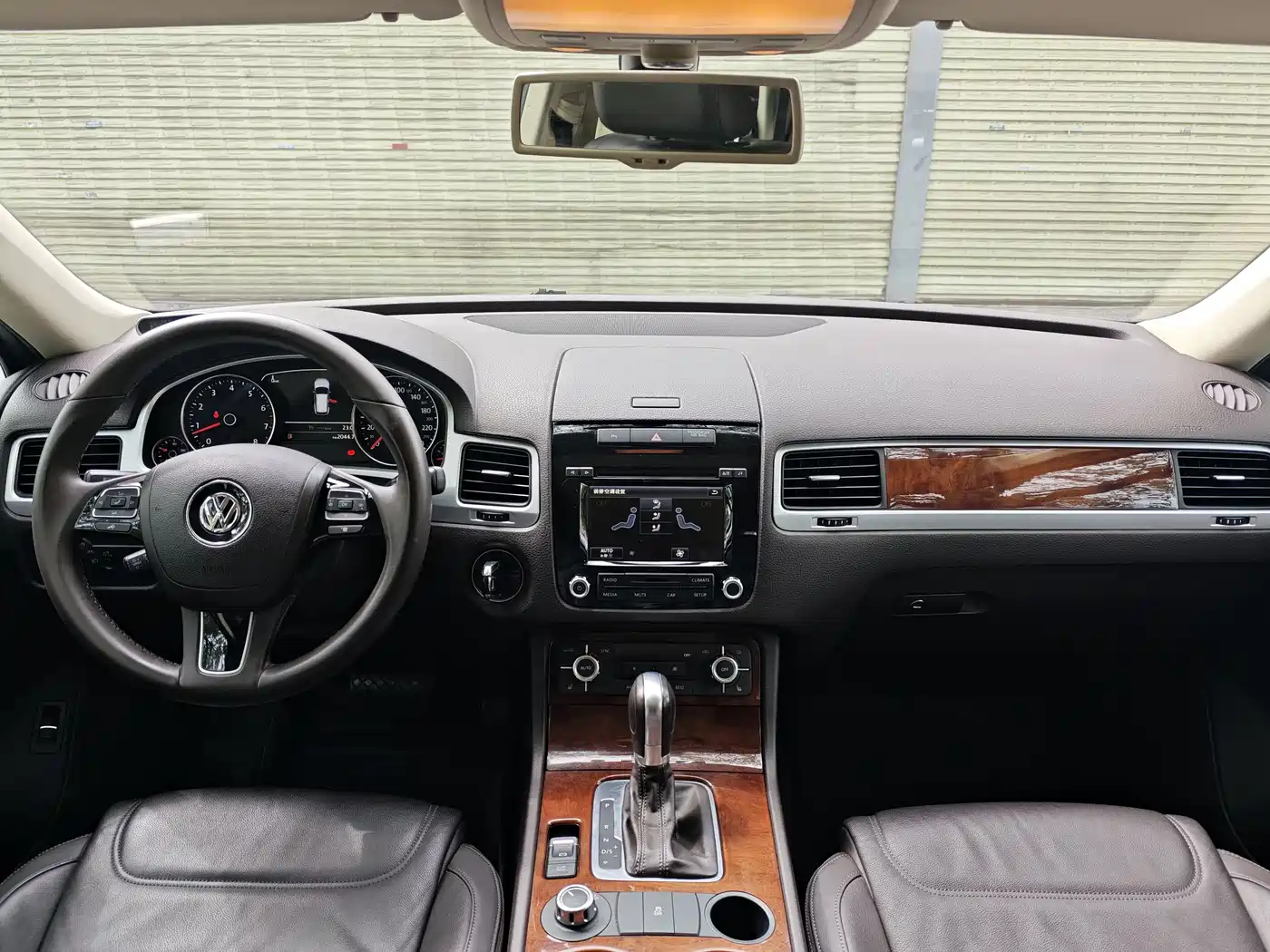 Volkswagen Touareg 2015 3.0TSI Standard Edition фото 11