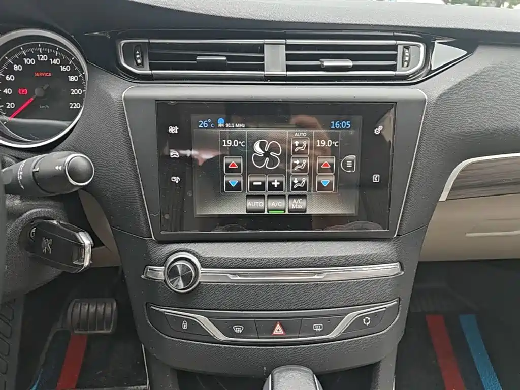 Peugeot 408 2014 1.8L Automatic Luxury Edition фото 13