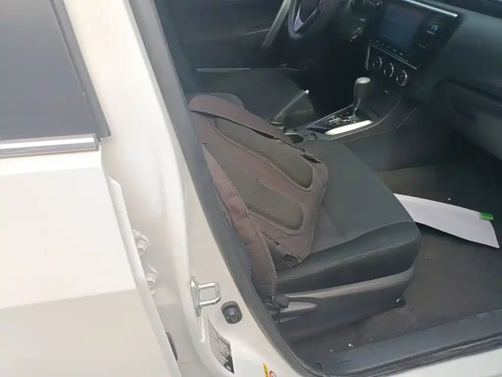 Фото 25 - Toyota Corolla