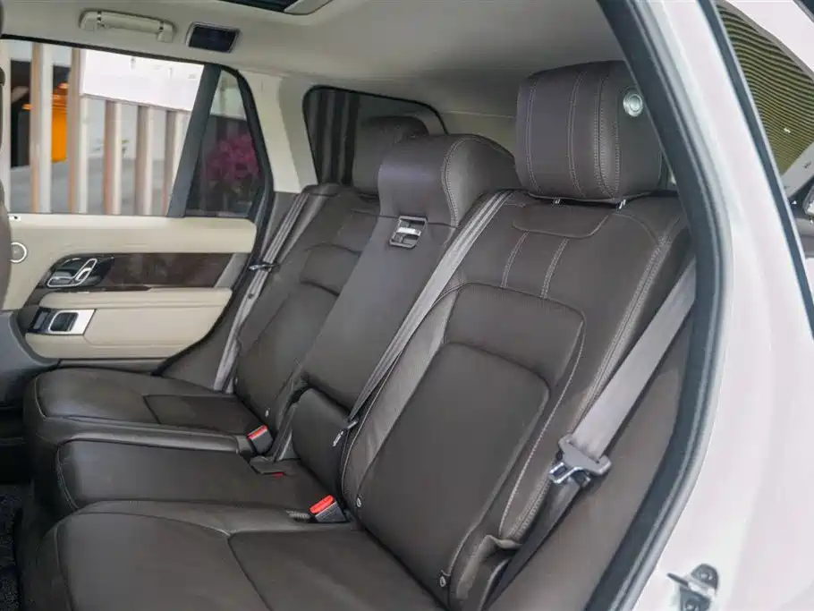 Land Rover Range Rover 2022 3.0 L6 360PS Heritage Edition фото 13
