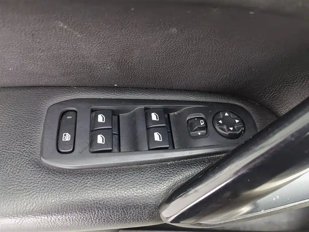 Peugeot 408 2014 1.8L Automatic Luxury Edition фото 9