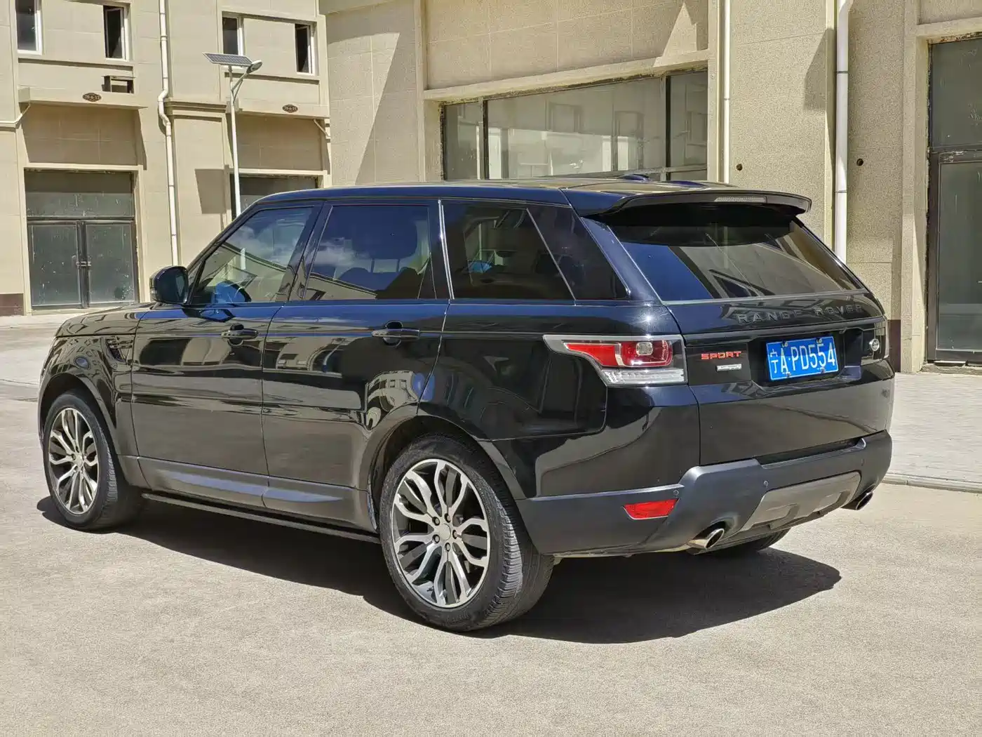 Land Rover Range Rover Sport 2014 3.0 SC V6 Trendsetting Genesis Edition фото 9