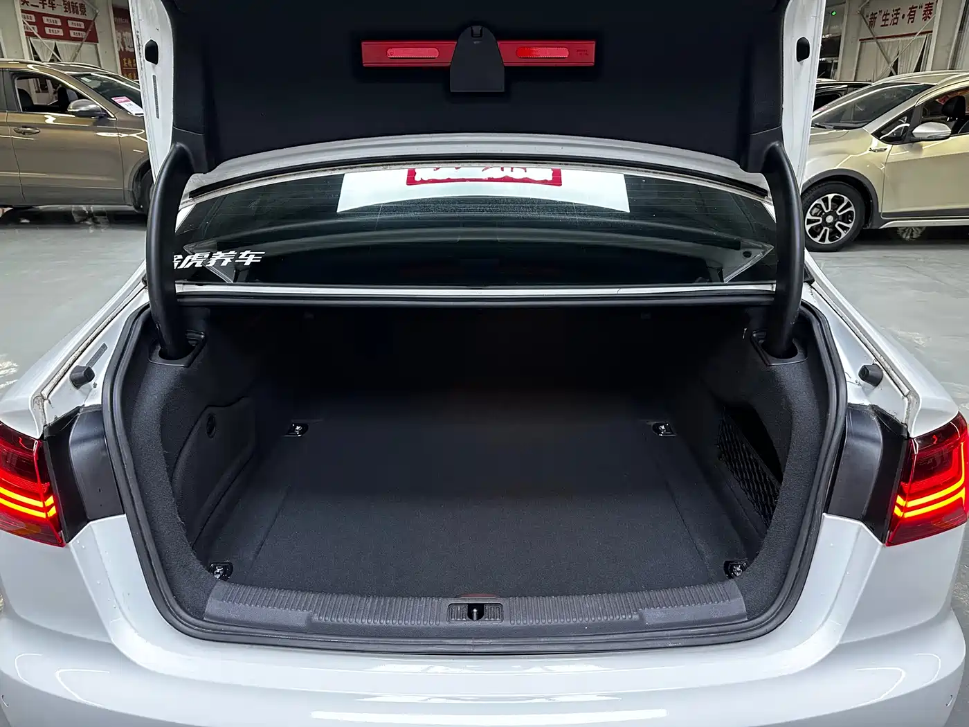 Фото 11 - Audi A6L