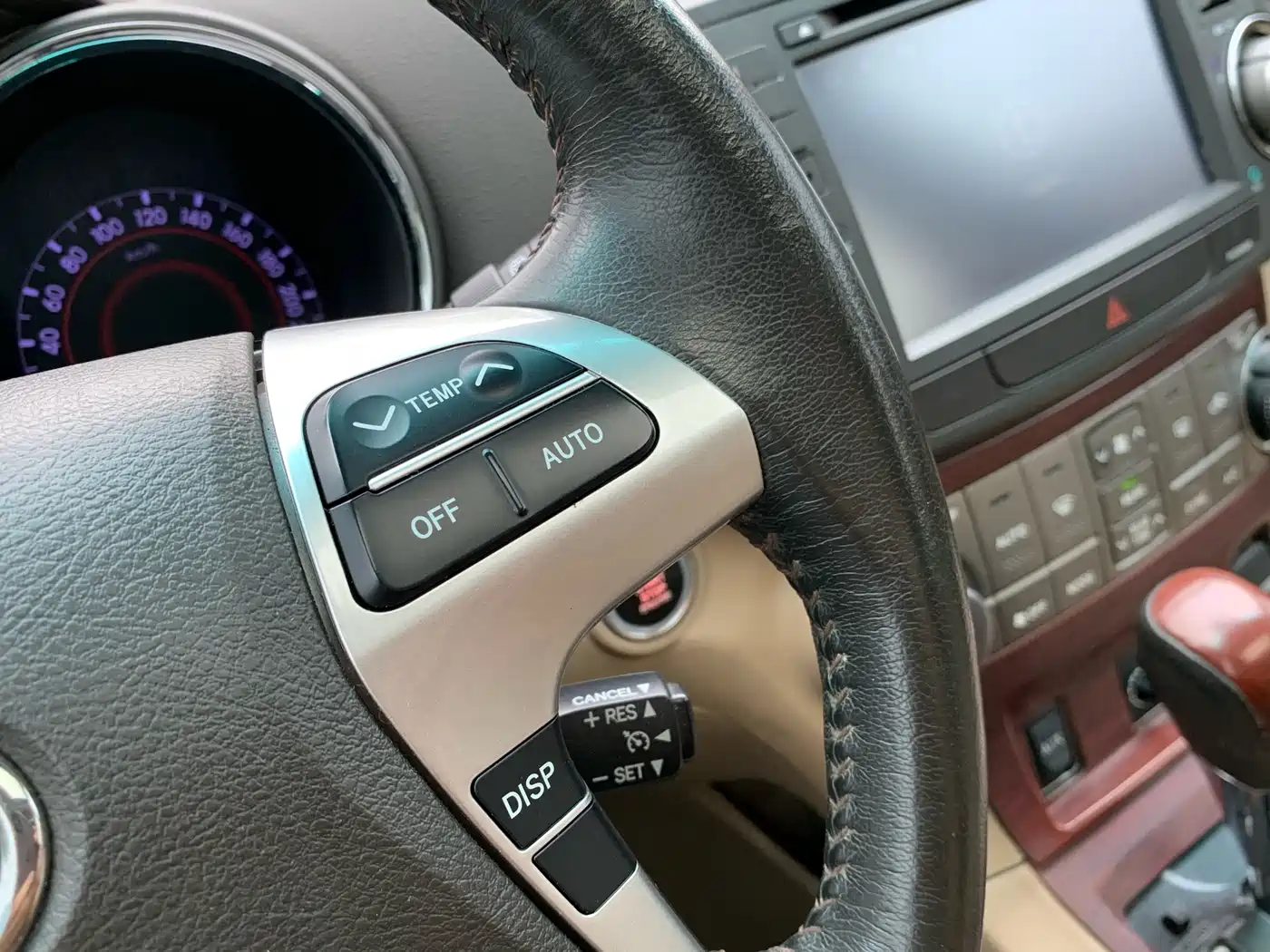 Toyota Highlander 2012 2.7L 2WD 7-Seater Luxury Edition фото 25