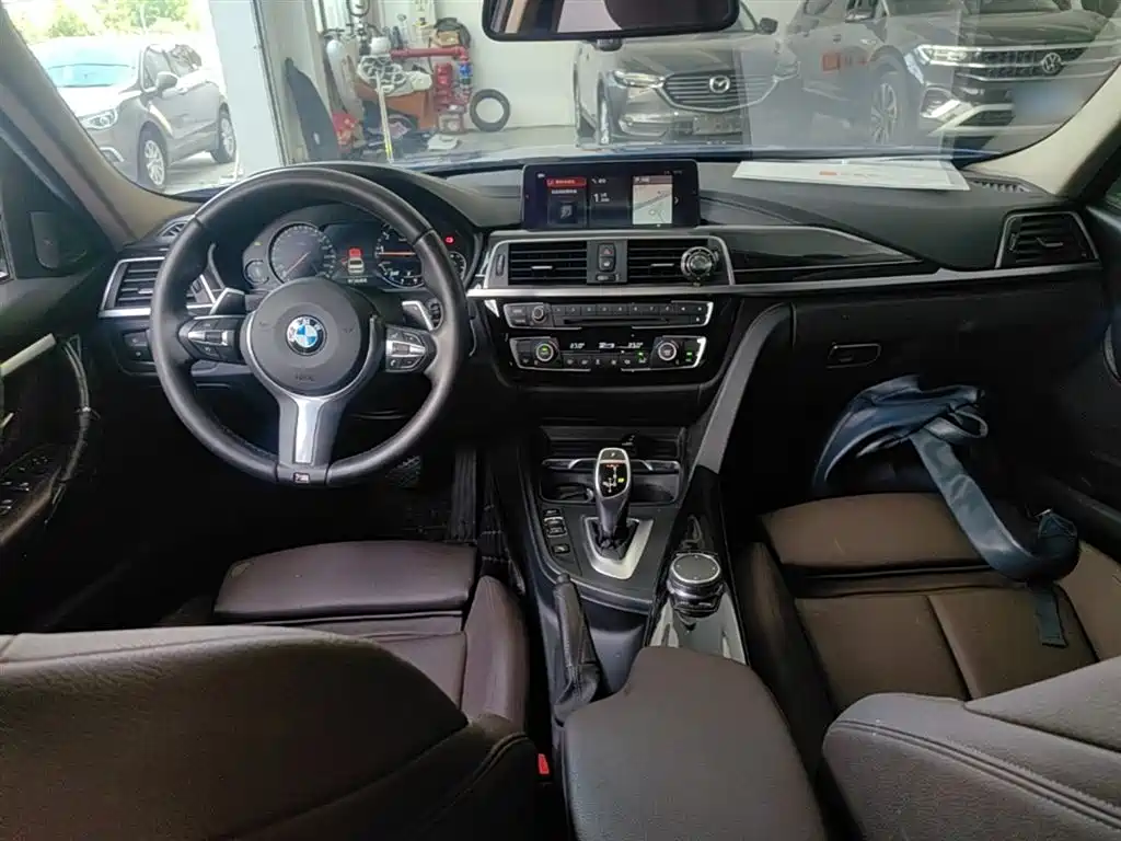 BMW 3 Series 2018 320Li M Sport Black Night Edition фото 10