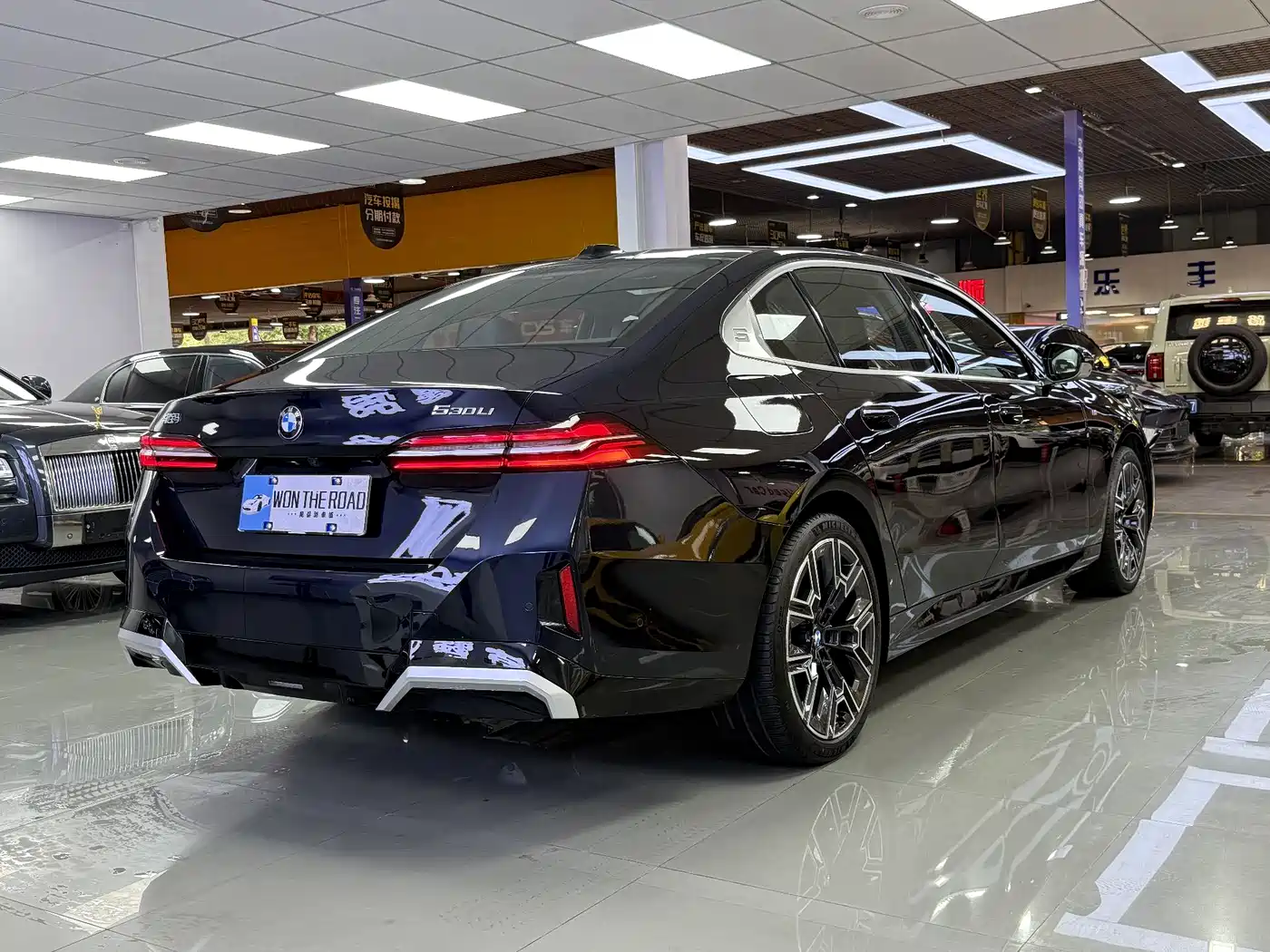 BMW 5 Series 2025 530Li Premium M Sport Package фото 7