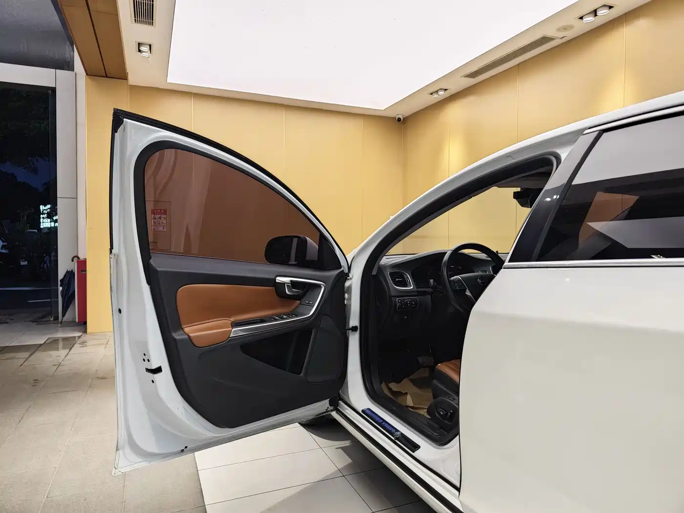 Фото 7 - Volvo S60