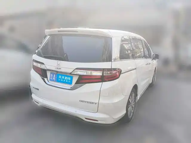 Honda Odyssey 2018 2.4L Smart Enjoy Edition — фото 2