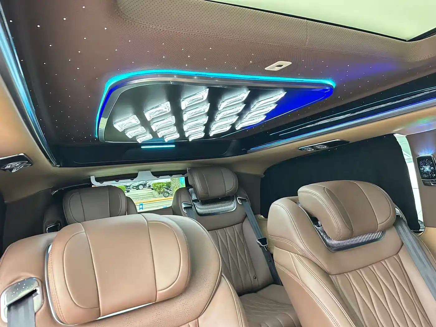 Mercedes-Benz V-Class 2024 V 300 L Long Wheelbase Luxury Edition фото 9