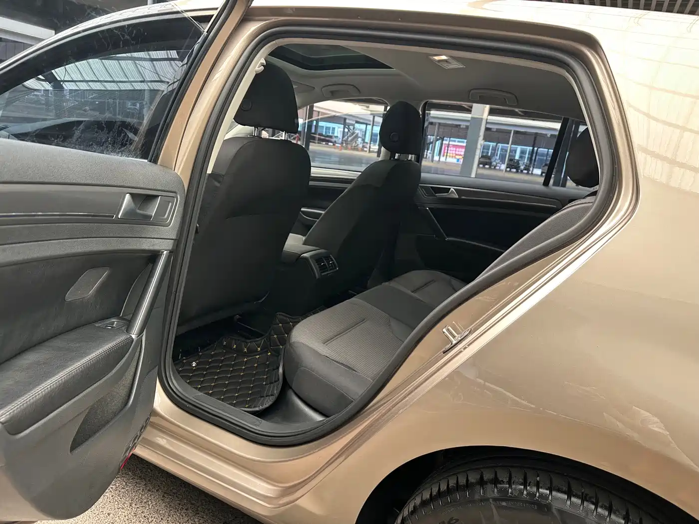 Фото 8 - Volkswagen Golf