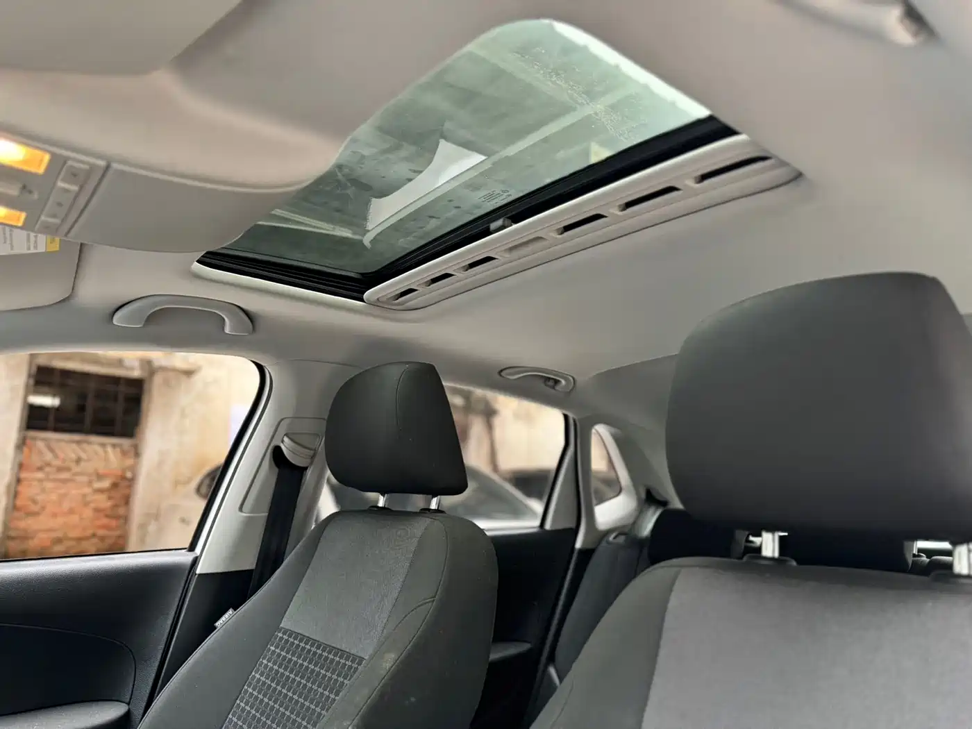 Volkswagen Polo 2016 1.6L Automatic Comfort фото 7